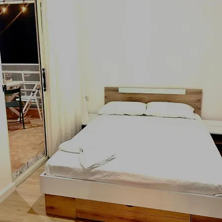 H Apartment *
