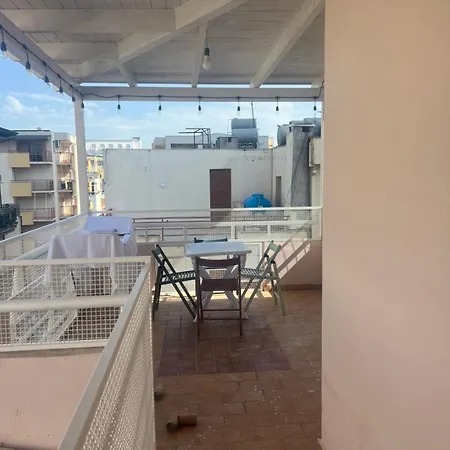 H Apartment *